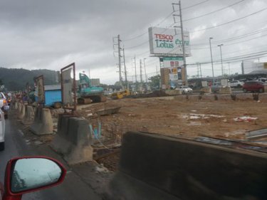 Work underway at the Tesco-Lotus Samkong intersection